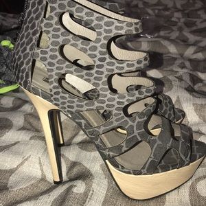 Size 7 could fit size 7.5